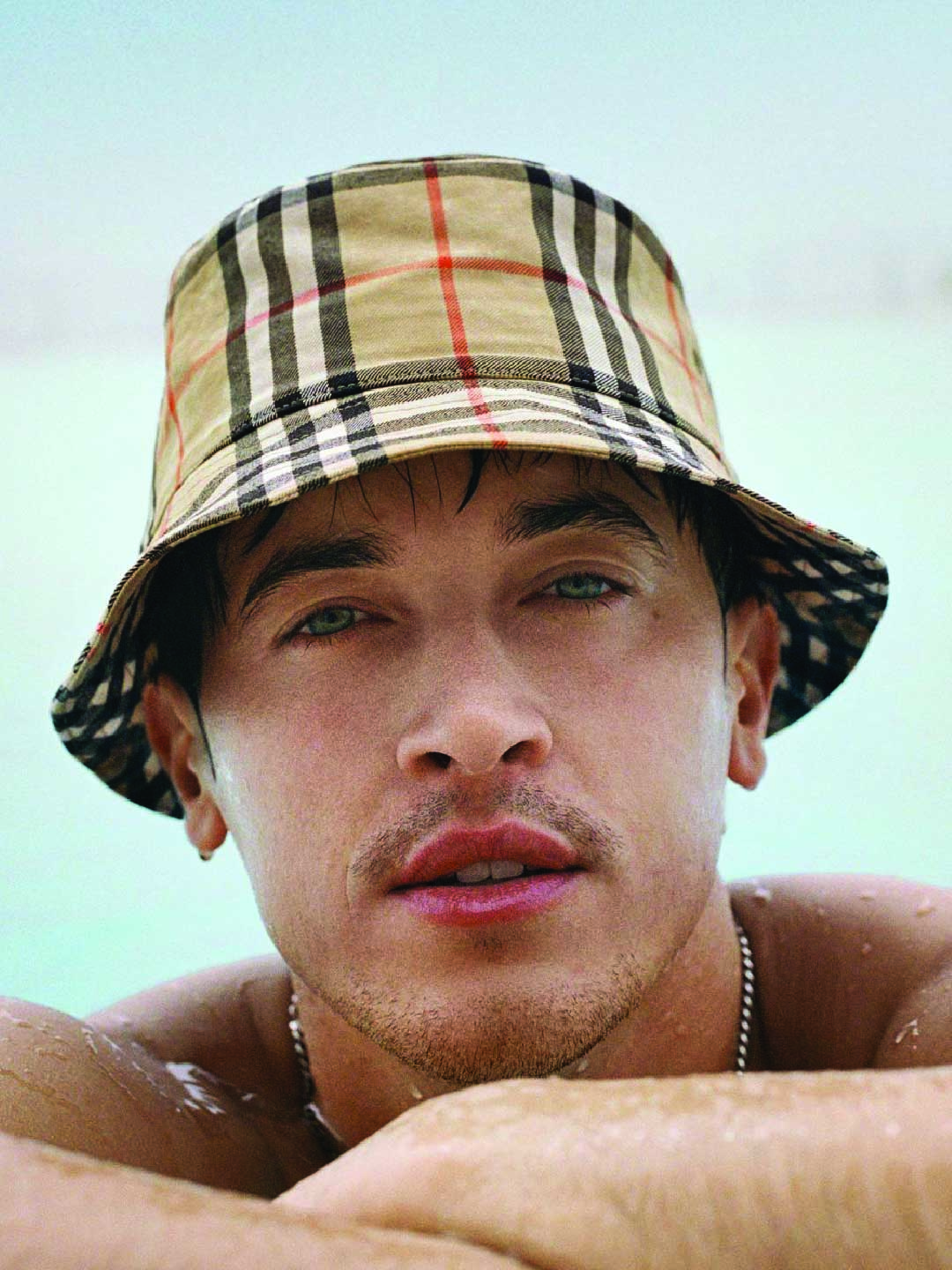 Burberry High Summer 2026 : 英国的Lido Culture与仲夏记忆